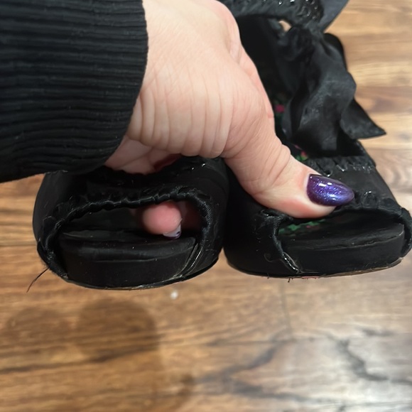 Betsy Johnson peep toe heels Sz 6 with side ties - Picture 7 of 7